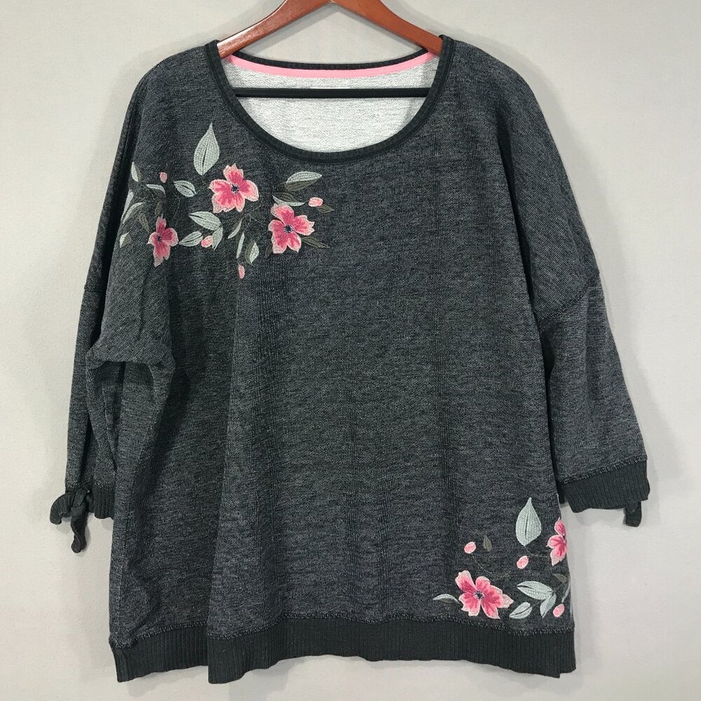 Maurices Sweater Womens 3 Gray Floral Embroidered Pullover Round Neck 3/4 Sleeve